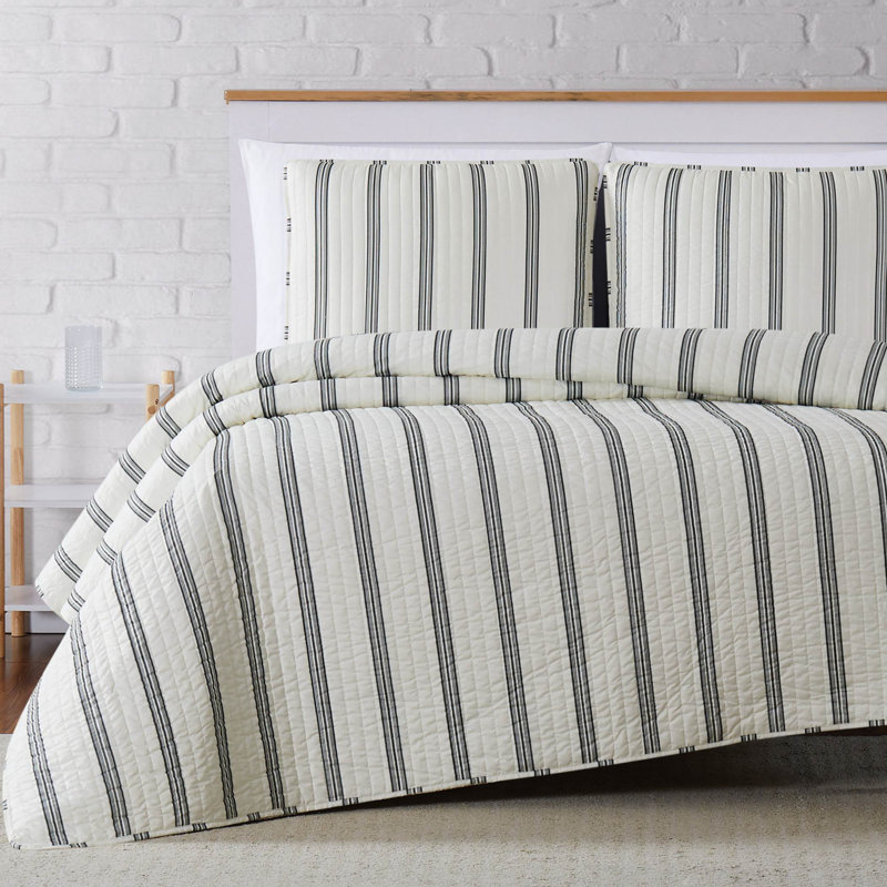 Black and White Microfiber Twin Quilt Set