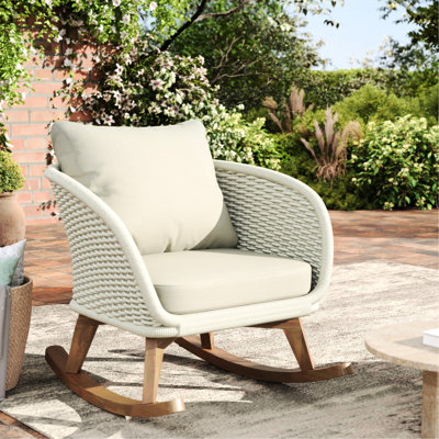Chaise berçante contemporaine beige avec rembourrage doux, confortable pour le patio, coussin moderne de haute qualité, salons côtiers convenables