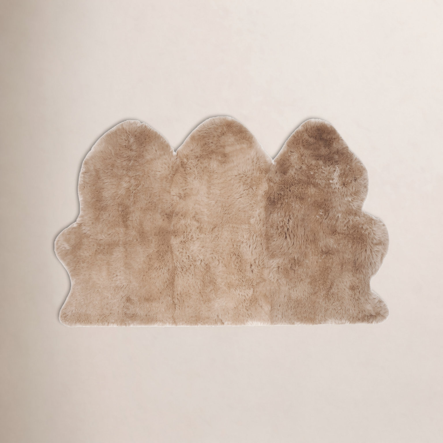 Pavlova Natural Beige Handmade Sheepskin Rug, Rectangle 3' x 5'