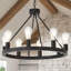 Lustre à roulettes Farmhouse avec 8 lumières, chaînes de suspension réglables et cadre en fer industriel pour la salle à manger, le salon et le vestibule