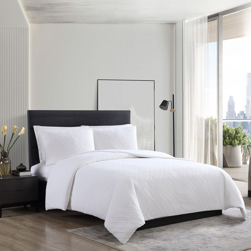 Ensemble d'édredon blanc matelassé Vera Wang, Édredon pour très grand lit + 2 taies décorativ