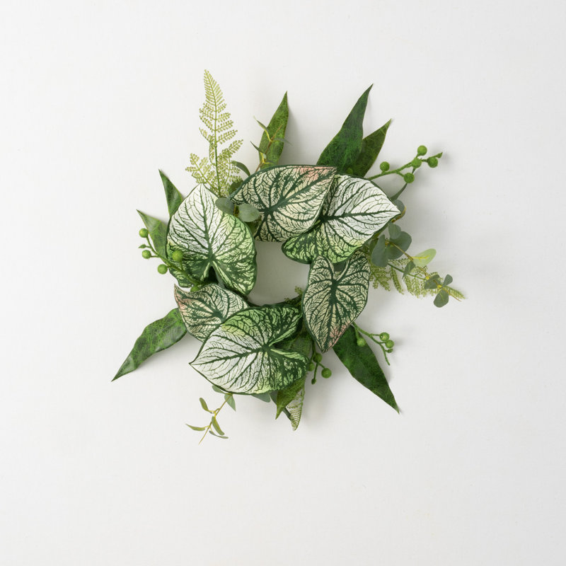 Couronne artificielle en caladium et en eucalyptus, L 21,25 po x H 21,25 po x P 3,75 po