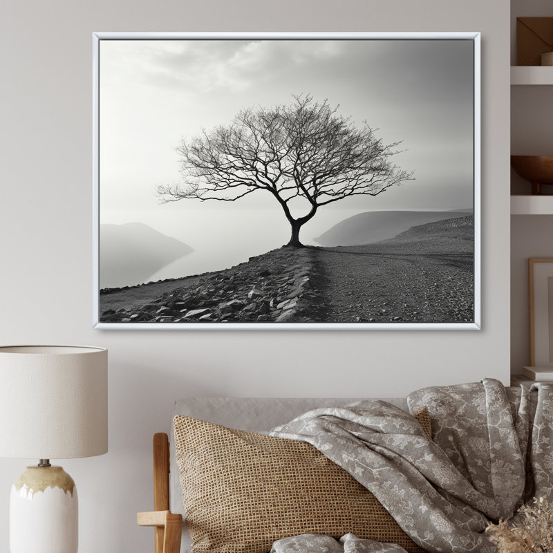 «A Beautiful Tree In Lakeside Scenery», reproduction sur toile, H 30 po x l 40 po x P 1,5 po, Cadre flottant blanc