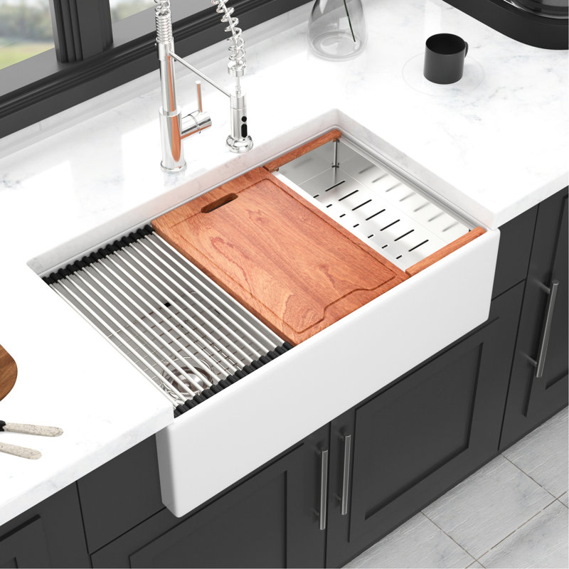 Évier de cuisine blanc en céramique à tablier double 33 po avec rail pour poste de travail, résistance aux éclats et à la résistance, inclut des accessoires essentiels pour la cuisine, un espace de travail amélioré,
