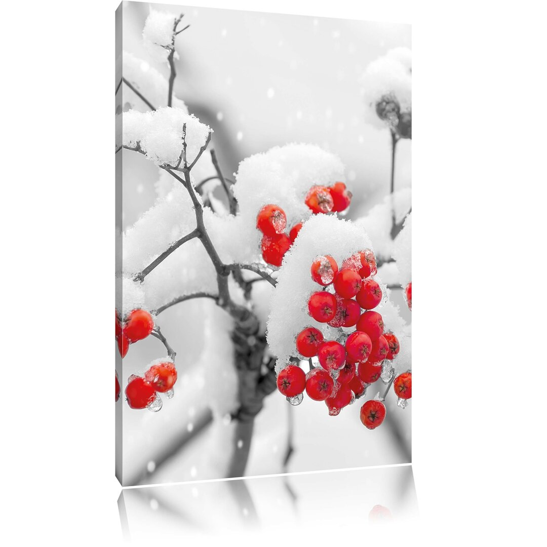 Leinwandbild Rote Vogelbeeren im Winter