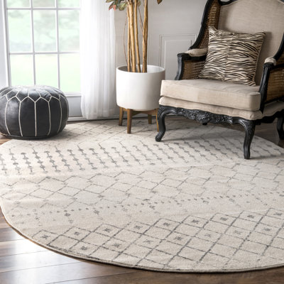 Giannini Geometric Moroccan Area Rug in Gray/ Off White