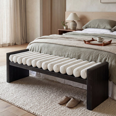 Banc rembourré avec structure en bois d'hévéa et siège à coussin roulé 62,8 po Kiran