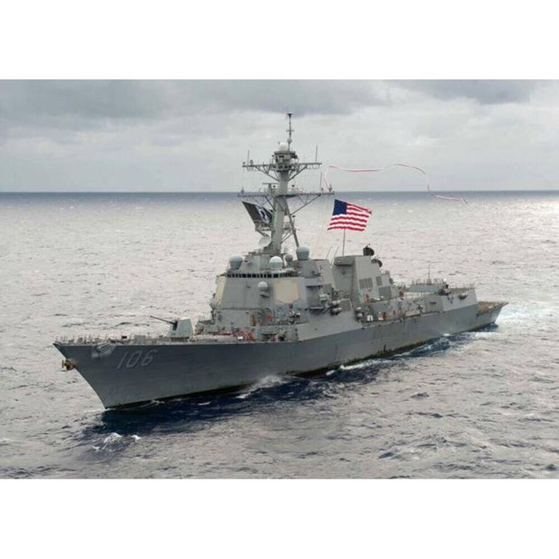 Arleigh Burke-class Destroyer Large, H 10 po x l 30 po x P 5 po