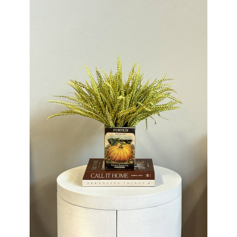 Arrangement d'automne dans un pot de ciment