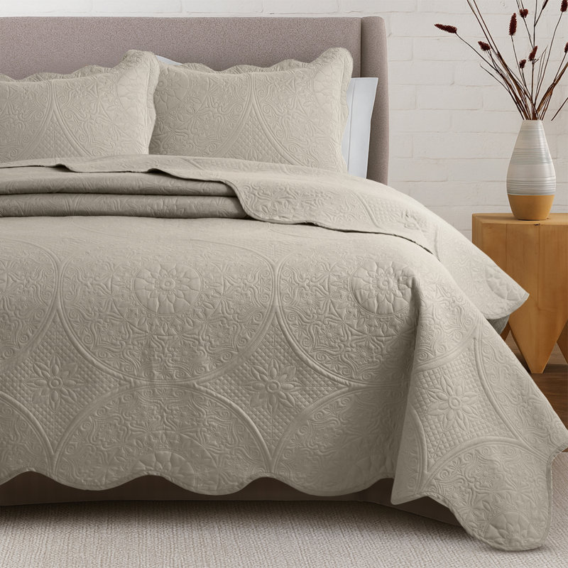 Ensemble de couvre-lit matelassé à motif floral, surdimensionné et léger avec taies décoratives, Beige
