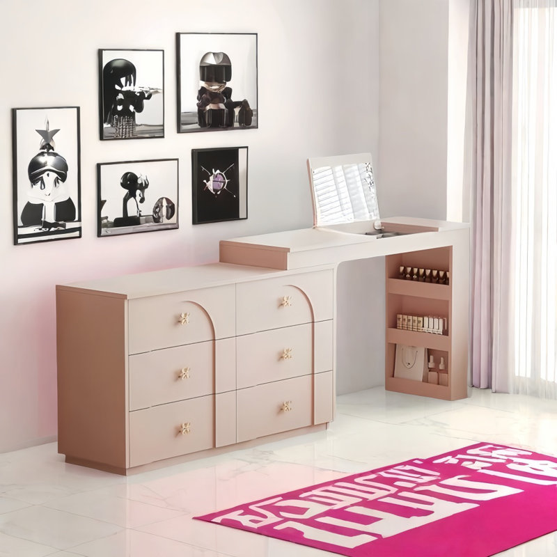 Hosty, Pink