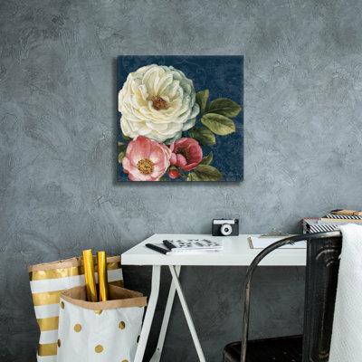 «Floral Damask II On Indigo» par Lisa Audit, art mural sur toile, 37 po x 37 po