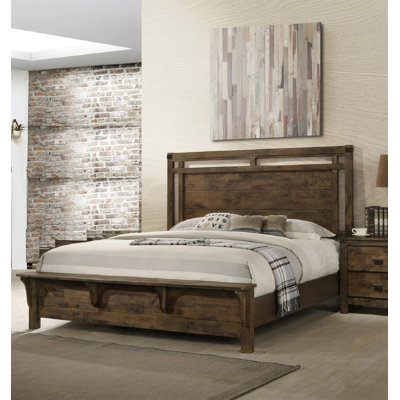 1pièce lit à panneaux de très grande taille à finition brune de style industriel avec pied de lit en bois massif et meubles de chambre à coucher en bois massif