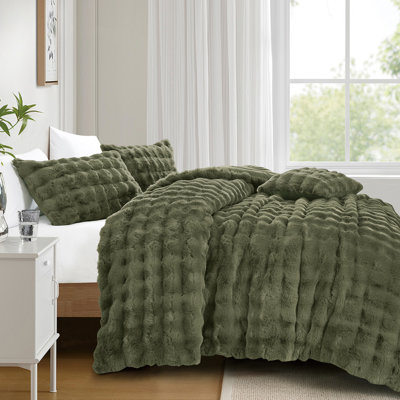 Green 4 Pieces Bubble Faux Fur Comforter Set – Plush Textured Polyester Bedding With Soft Faux Fur Design