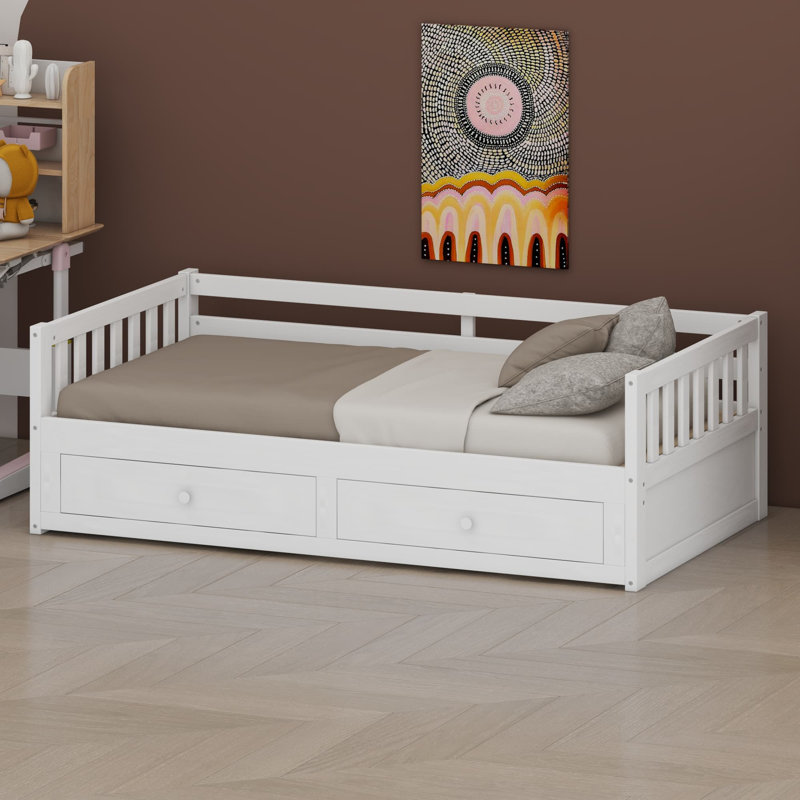 Le lit de jour avec lit gigogne et tiroirs intégrés se transforme en espace de couchage pour les invités., White