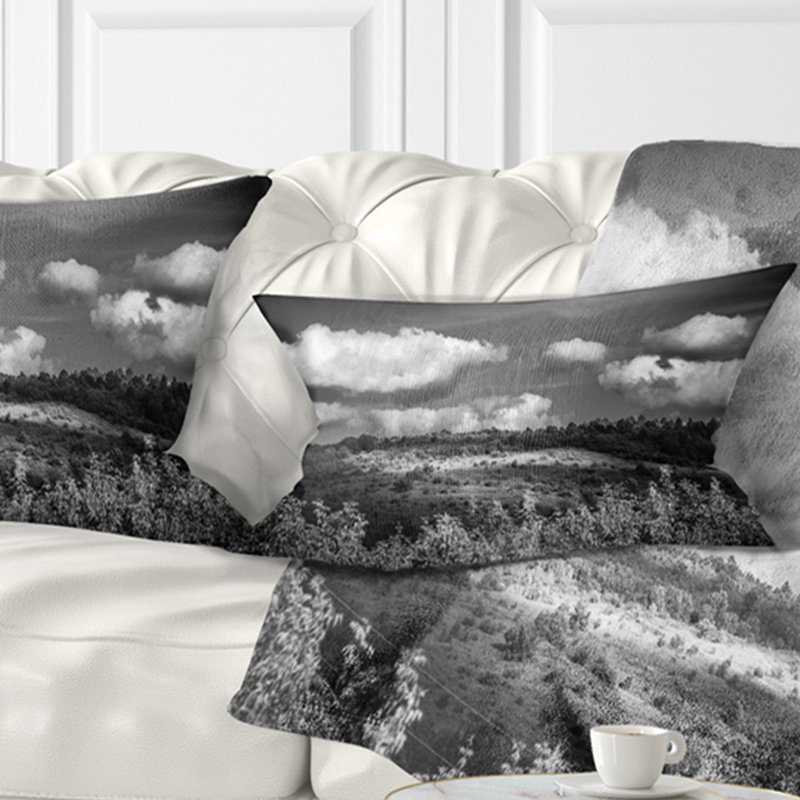 Coussin Schafer Landscape Hills Under Cloudy Sky