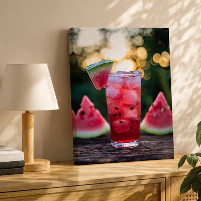 Toile, un verre rafraîchissant de jus de melon d'eau vibrant repose sur une surface murale en bois rustique remplie de glaçons et d'art mural sur toile garnie