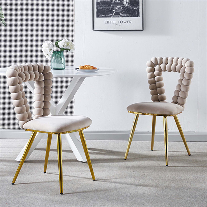 Ensemble de deux chaises confortables et modernes avec pieds en tube de fer, coussins moelleux et dossier ergonomique pour de multiples réglages