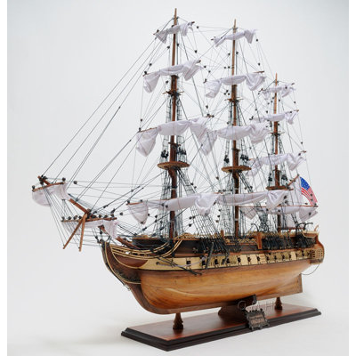 USS Constitution avec vitrine de plancher