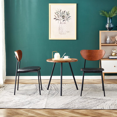   Chaise noire en similicuir