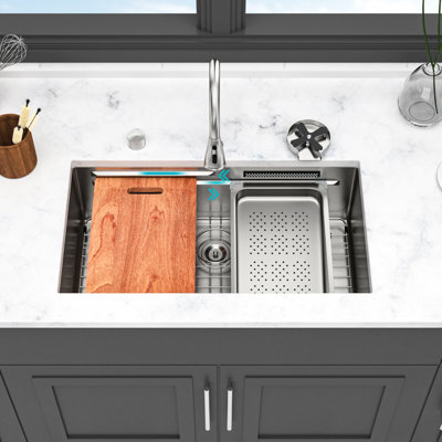 Évier de cuisine à simple cuve encastrable 33 x 17,05 en acier inoxydable de calibre 16 avec robinet de style cascade, 3 modes d'écoulement, guide d'eau en forme de X et revêtement de rebord à deux niveaux en nickel brossé