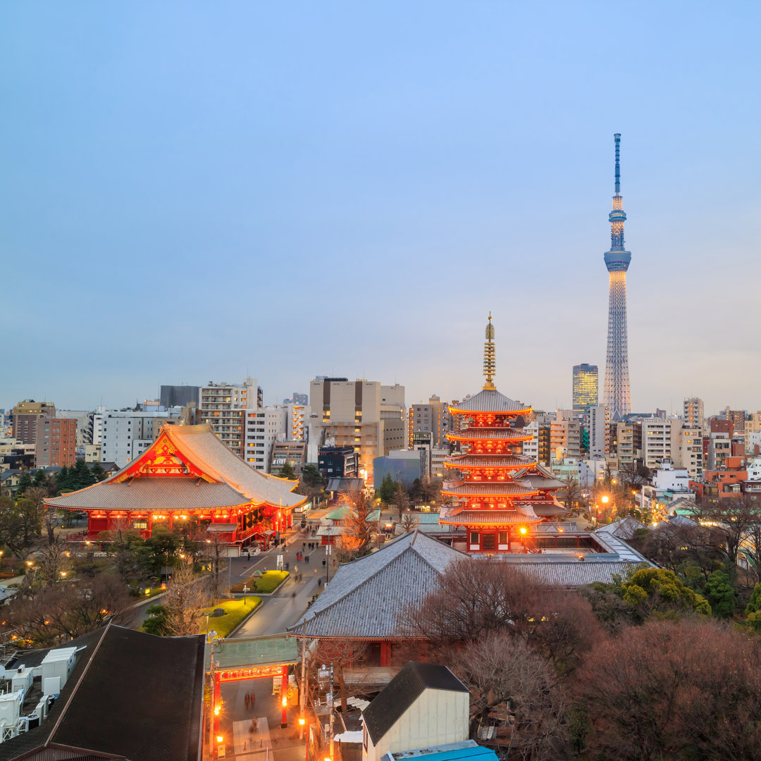 Skyline von Tokio in der Dämmerung von Robertsrob - Leinwandfoto im Wickel