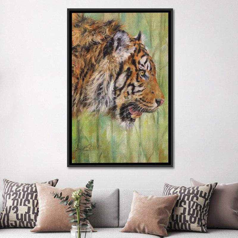 «Amur Tiger Profile» par David Stribble, impression sur toile tendue, H 26 po x l 18 po x P 1,5 po, Toile avec cadre noir