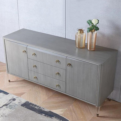 Buffet simple et moderne avec rangement