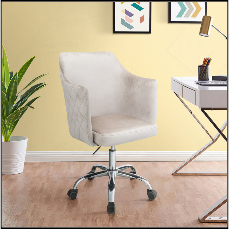 Comfortable And Stylish Swivel Office Chair For Efficient Workspace