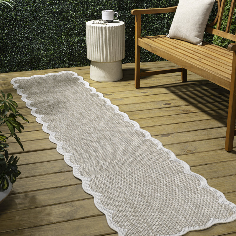 Manado Classic Cottage Two-Tone Scalloped Beige/Cream Indoor/Outdoor Rug, Novelty 2' x 8'