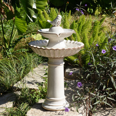 Bain d'oiseaux fontaine