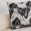 Housse de coussin réversible en velours abstrait-101372762