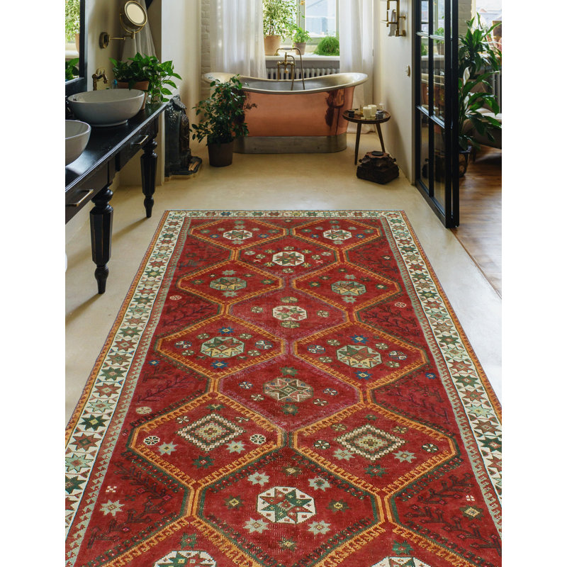 Khyion Distressed Doreida Red Runner