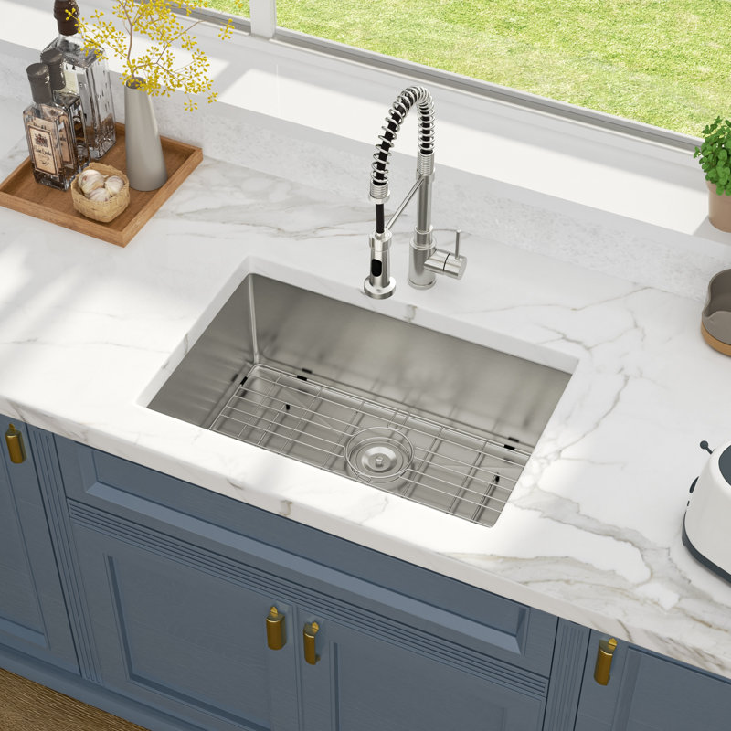 Évier de cuisine encastré à simple cuve en acier inoxydable de calibre 16 L 27 po x l 18 po