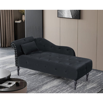 Chaise longue en velours capitonnée avec pieds en bois massif et coussin décoratif