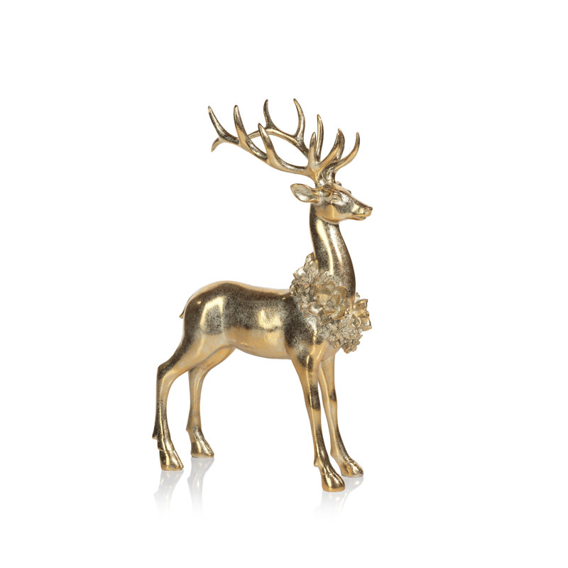 Figurine Clara debout avec couronne florale