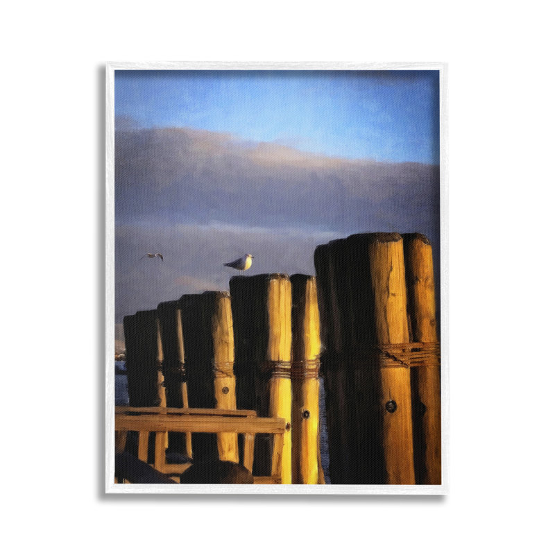 Mouette perchée sur une jetée, art giclée par GraffiTee Studios, Giclée encadrée blanc bord de mer, H 30 po x l 24 po