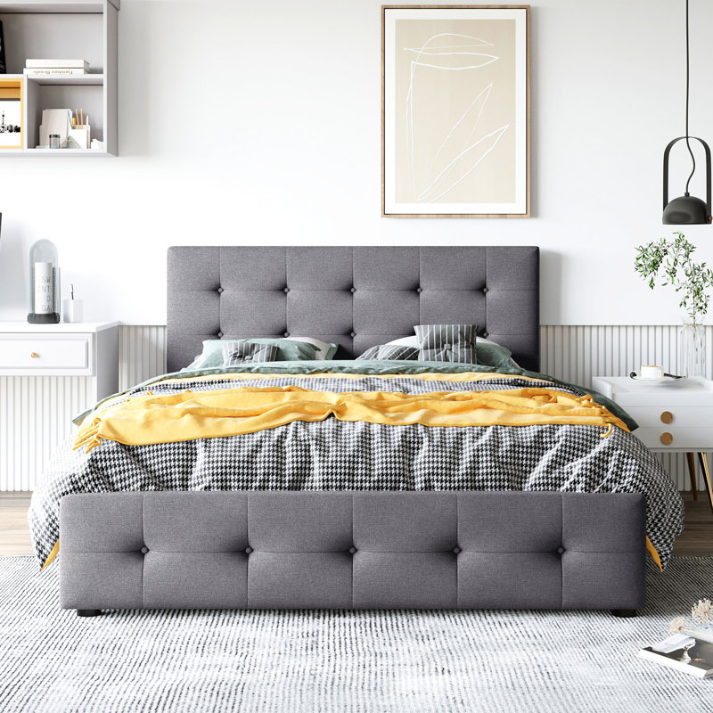 Lit plateforme tapissier gris foncé, grand lit, avec 4 tiroirs et tête de lit, aucun sommier nécessaire, tissu en lin, tête de lit classique en bois gris. Grand lit. Printemps. Panneau de particules massif