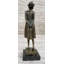 Sculpture d'époque fille au chapeau