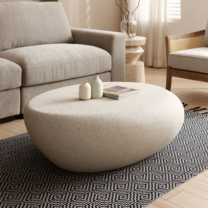  Table basse 43,31 pouces en fibre de verre, table basse moderne à profil bas en forme de galet, blanc crème, Cream