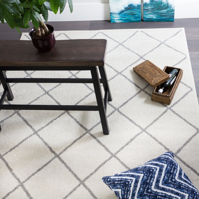 Tapis blanc cassé à motif géométrique Lindell, Rectangle 3 pi 3 po x 4 pi 11 po