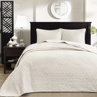 Reversible Bedspread In Cream Twin Size - Drapes Beautifully Pre-Washed Cotton Filling Includes & 2 Shams Charming Quilt Design Oversized For A Superior Coverage Fill Two Graceful