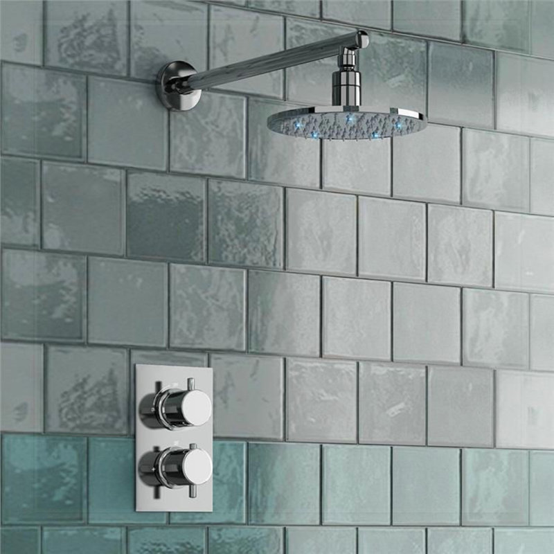 Modern kitchen faucet with pull-down sprayer and swivel spout for maximum flexibility