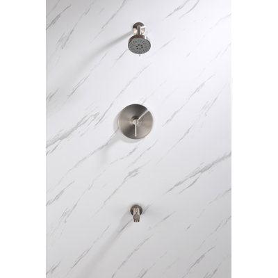 Système de garniture de douche de la collection Ardua: pomme de douche ronde à 4 fonctions de 4 po, ensemble de poignées simples, bec de baignoire et soupape brute inclus - nickel brossé