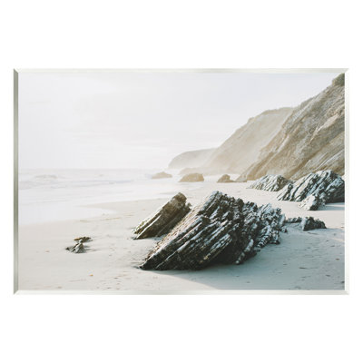 Au-448-Giclée sur la plage rocheuse par Krista Broadway