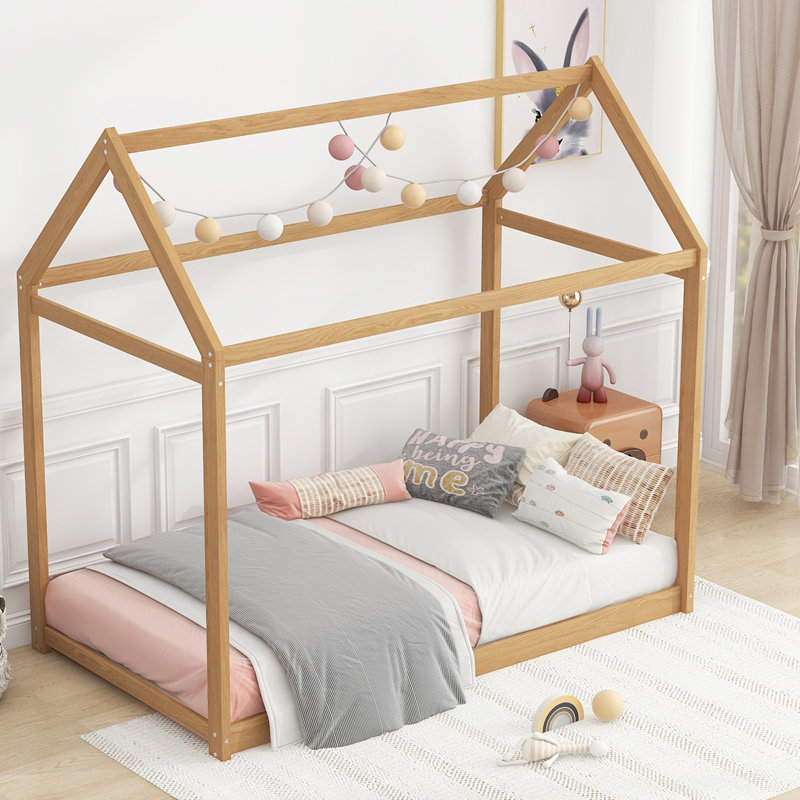 Lit simple en bois