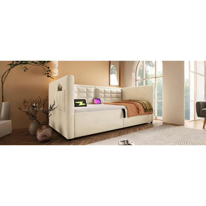 Cadre de lit simple avec et type de charge en C, lit de jour rembourré en velours beige, rangement hydraulique, lattes en bois et dossier pour une chambre à coucher fonctionnelle et confortable