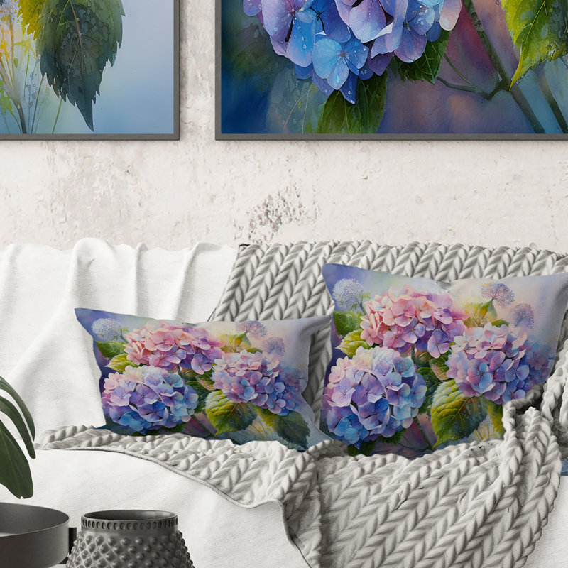 Coussin décoratif imprimé hortensia rose et mauve, 18" x 18"