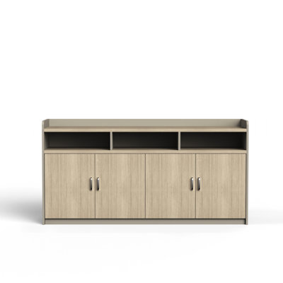 Crédence de rangement de bureau moderne avec cinq portes d'armoire, casiers ouverts et plateau de présentation