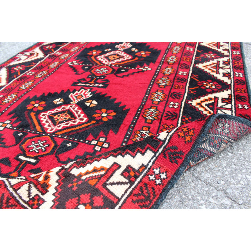 Tapis unique en laine noué à la main des années 1950 de 3 pi 9 po x 6 pi 3 po en rouge / beige / noir